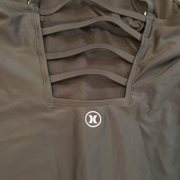 Hurley - Picture 4 of 4